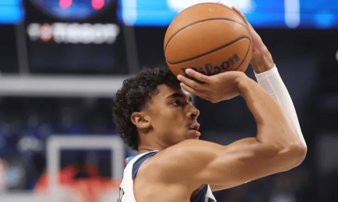 NBA常规赛，独行侠主场114-116不敌雄鹿。本场比赛，独行侠球员马克斯-克