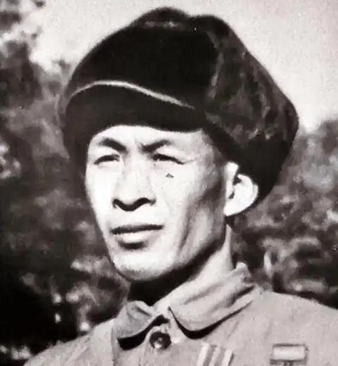 1950年10月，张兰亭随38军跨过鸭绿江入朝作战，彼时的他已是经验丰富的侦察排