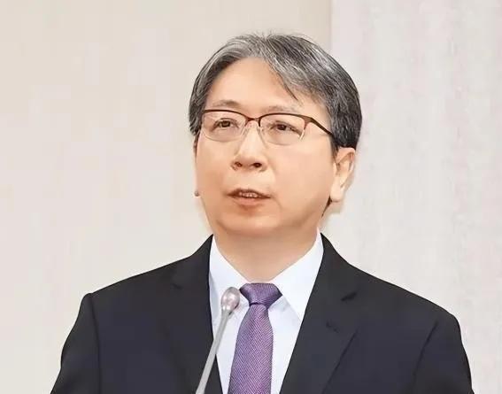 台“国安局长”不怀好意表态了4月7日，国民党主席郑丽文带领访问团，从台北松山机