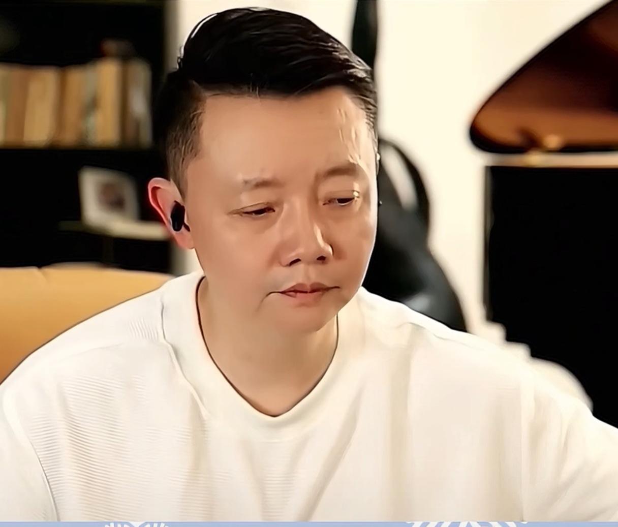 怎么这个主播不怕呢？很多主播都要求用“帽子叔叔”、“米”、“八加一”来替代。