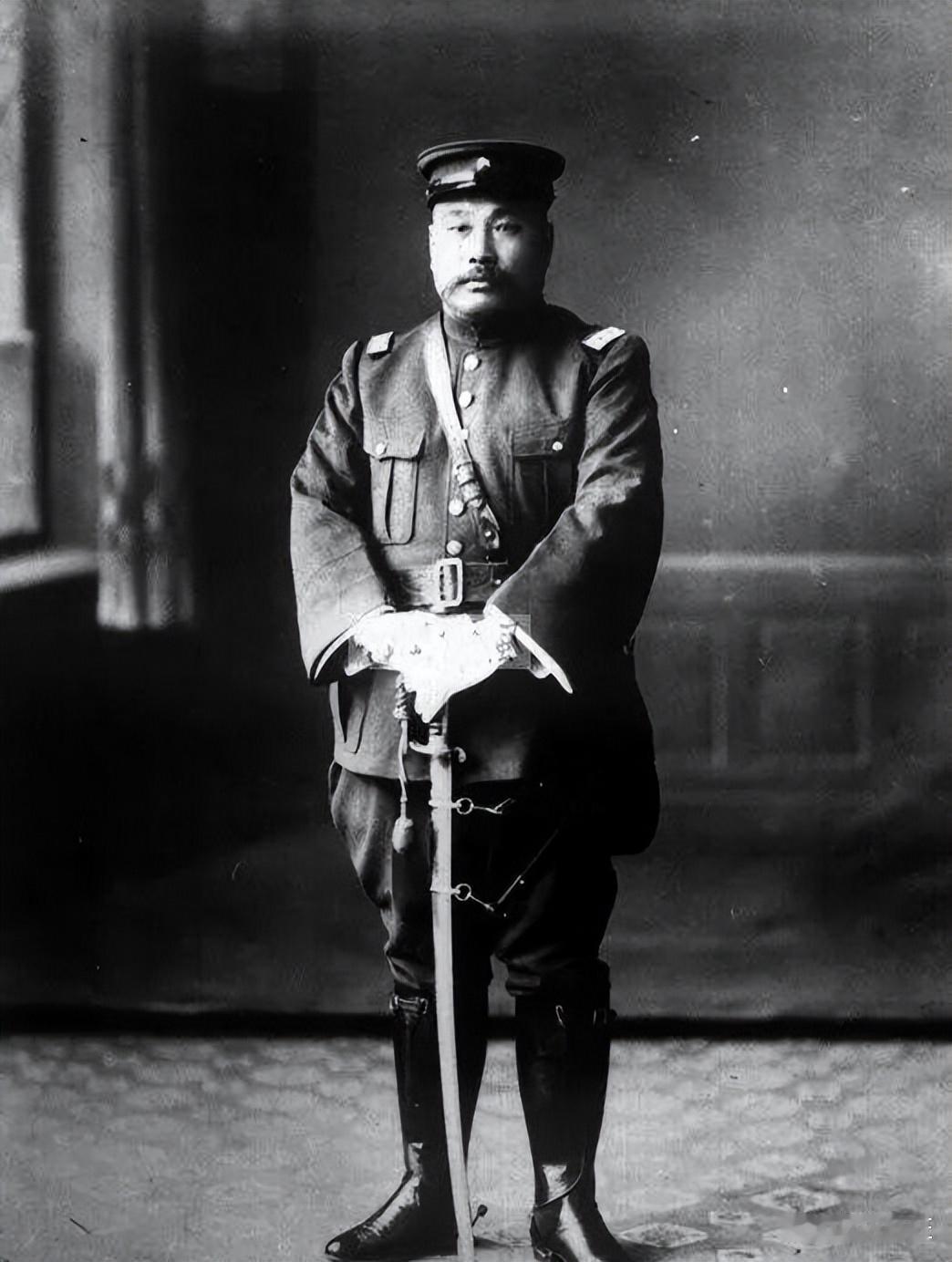 1916年，身为五十三旅旅长兼省城密探队司令的汤玉麟，不仅制造了奉天的军警冲突案