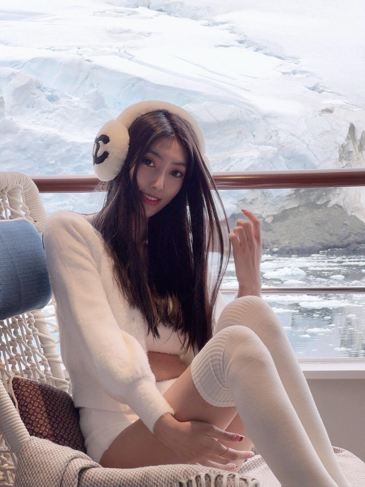 但我仍然会真诚。dou上热门海边拍照穿搭美女