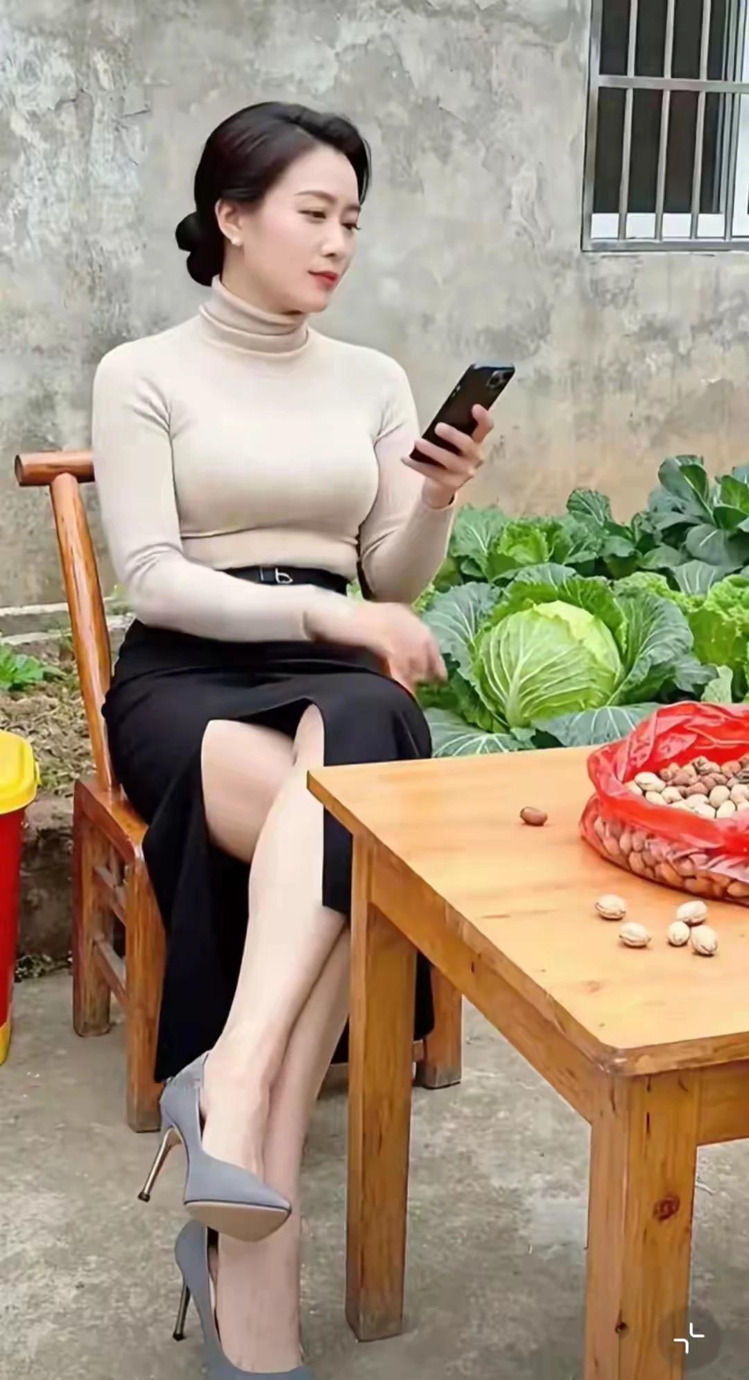 人生难得是清欢，梅开二度有点难。兴趣志向不一样，锅碗瓢盆尝掀翻。