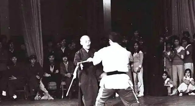 海灯法师：一招二指禅红遍全国，自称少林寺方丈，87岁圆寂无人问