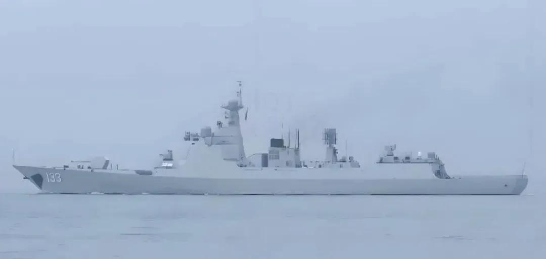 前天日本那艘“雷”号驱逐舰刚在咱们海峡晃悠完。才过去48小时