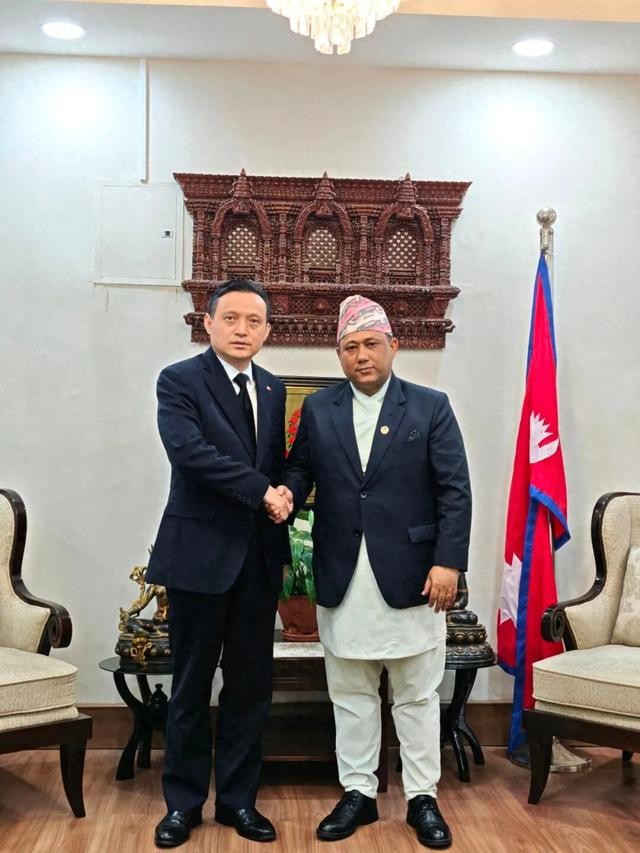 9月3日，尼泊尔外长希西尔见到中国大使张茂明。他说感谢中国驰援，紧接着补了一句：尼泊尔无意向中国寻求