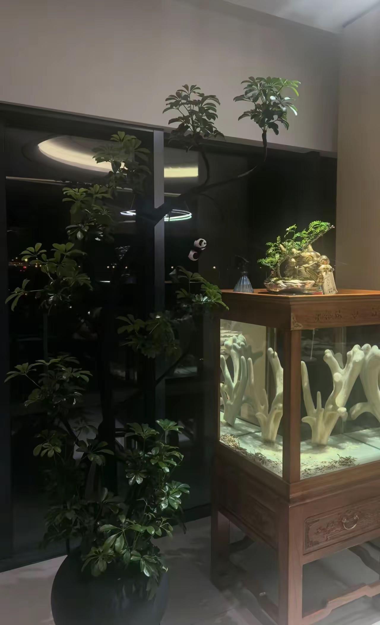 想要在股市盈利的关键是什么?普通人想在股市赚钱，首要心法就是：别贪心。市场里的钱