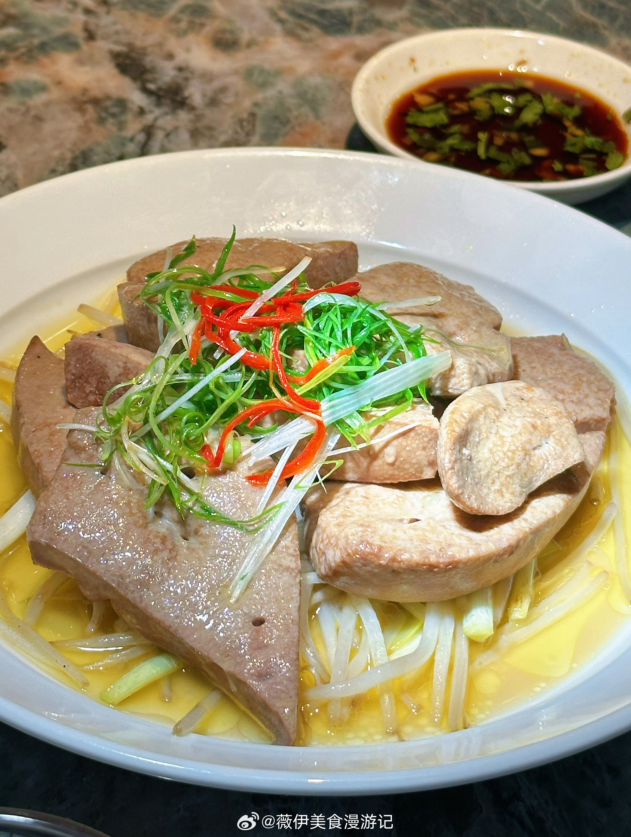 逛吃北京240小时不愧是点评榜北京粤菜人气No.1的【老🈶酒家】，一杯手