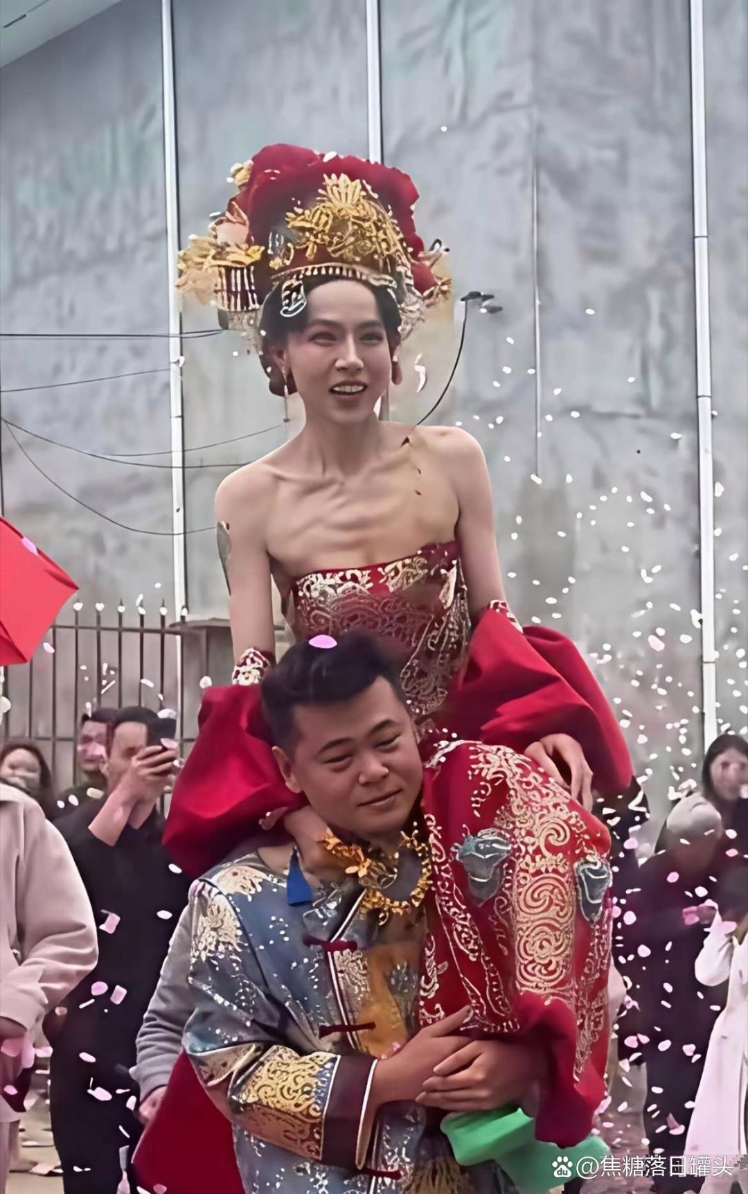 我的天！这也太瘦了吧！这绝对是我见过最瘦的新娘°，没有之一​​​
