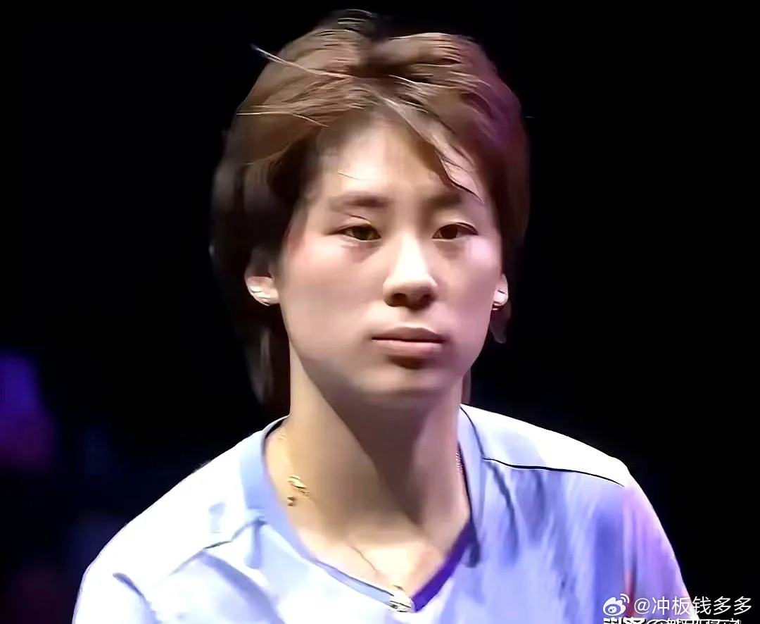 日本乒乓球公开赛上，22岁国乒小将陈熠的赛场照片被发出来，把不少球迷给看郁闷了。