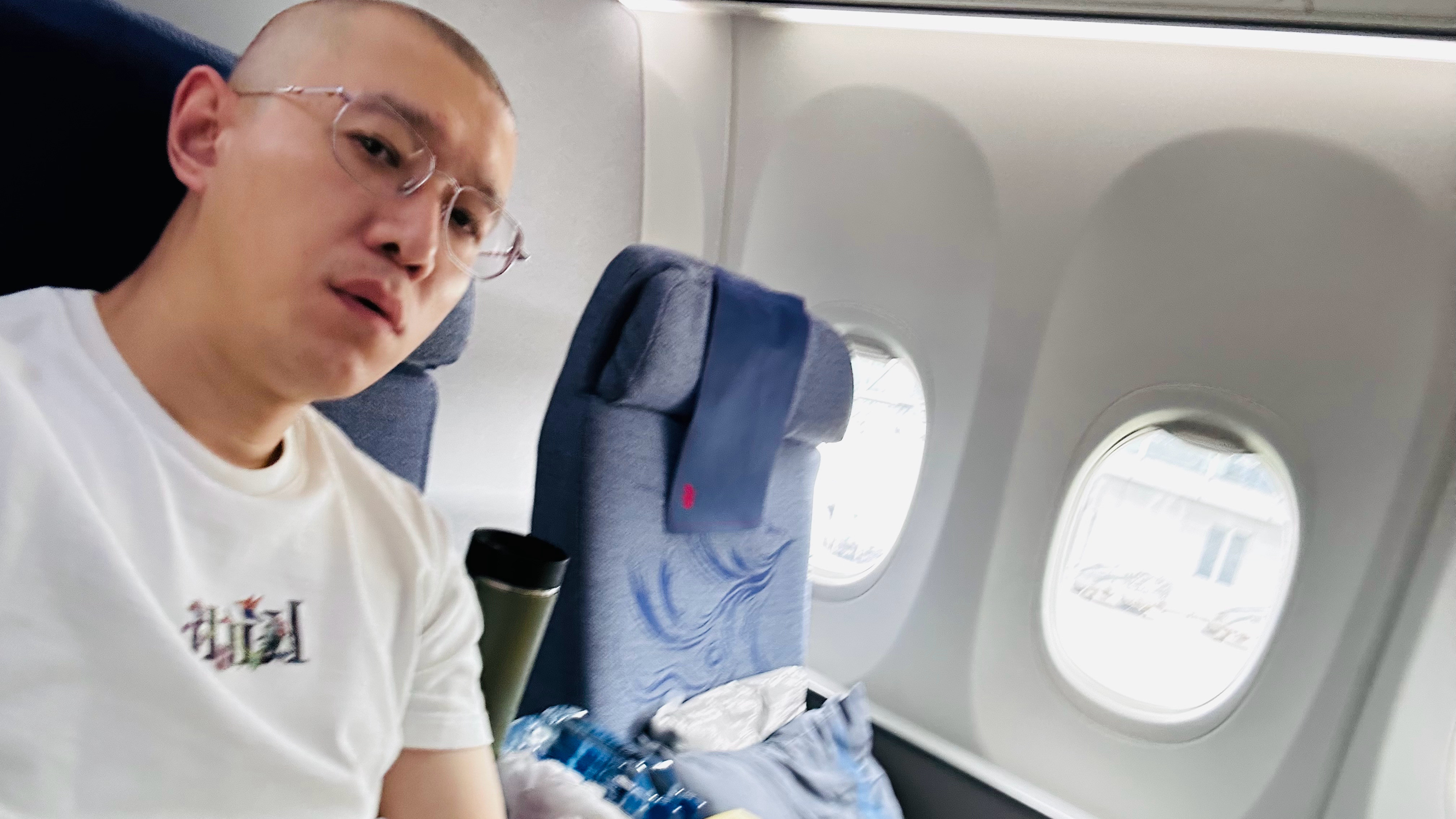 花小钱办大事儿哈哈哈哈登机口升舱便宜旁边还没人[吐舌头眯眼睛笑][吐舌头眯眼睛笑][吐舌头眯眼睛笑]