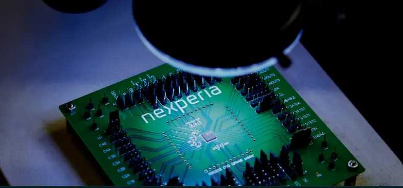 2025年10月12日，闻泰科技一则公告如晴天霹雳。荷兰政府9月30日下令，冻结