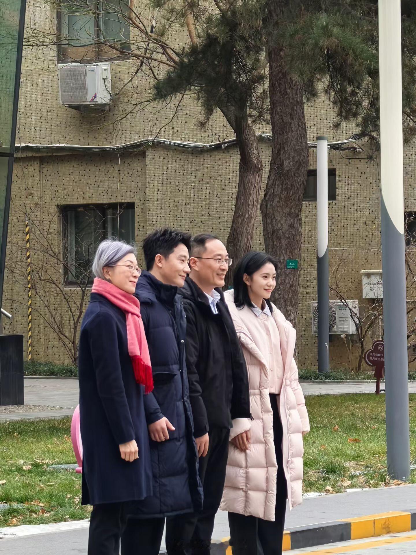 刘浩存黄轩一起回北舞了刘浩存回北舞拍粉丝求偶遇浩存妹妹教程