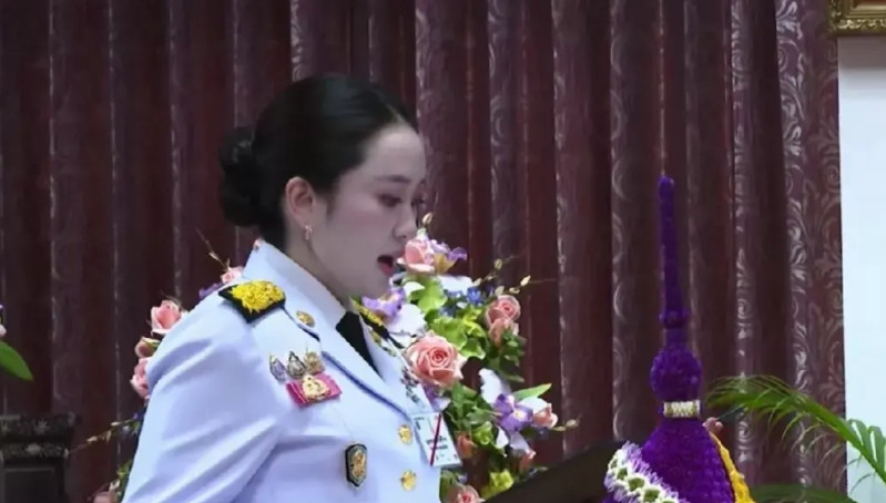 泰国，国王派妹妹诗琳通公主亲自会见，文化部部长，佩通坦佩通坦总理的回归之路，看