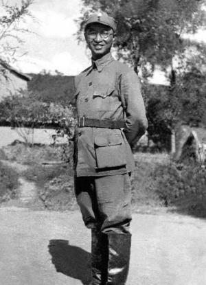 蒋介石能活着败退台湾，不得不提这三个救命恩人第一位：陈赓。1925年10月，第