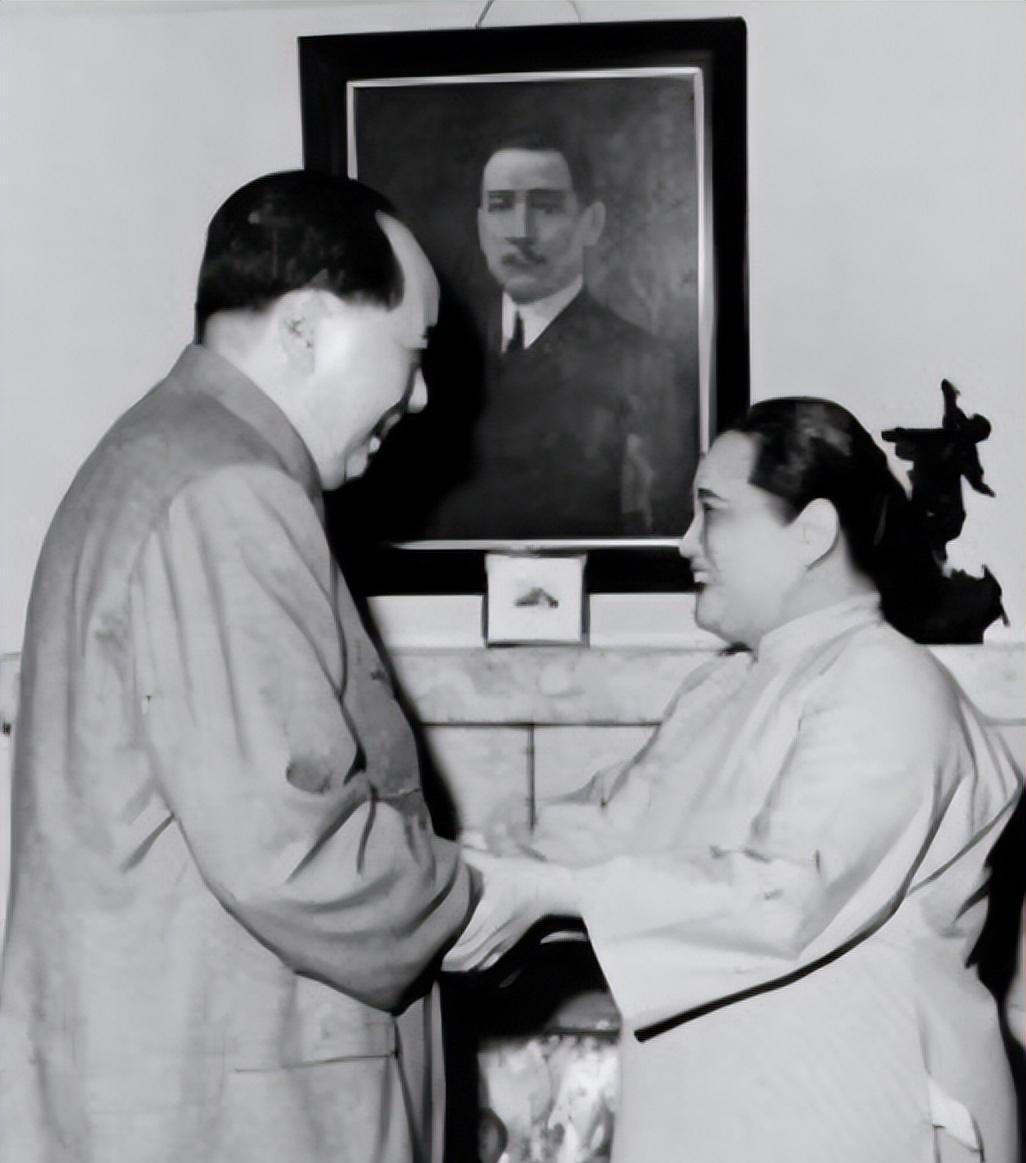 宋庆龄为何迟迟不启程参加开国大典？她向毛主席提出了三个条件，毛主席又是如何回应的