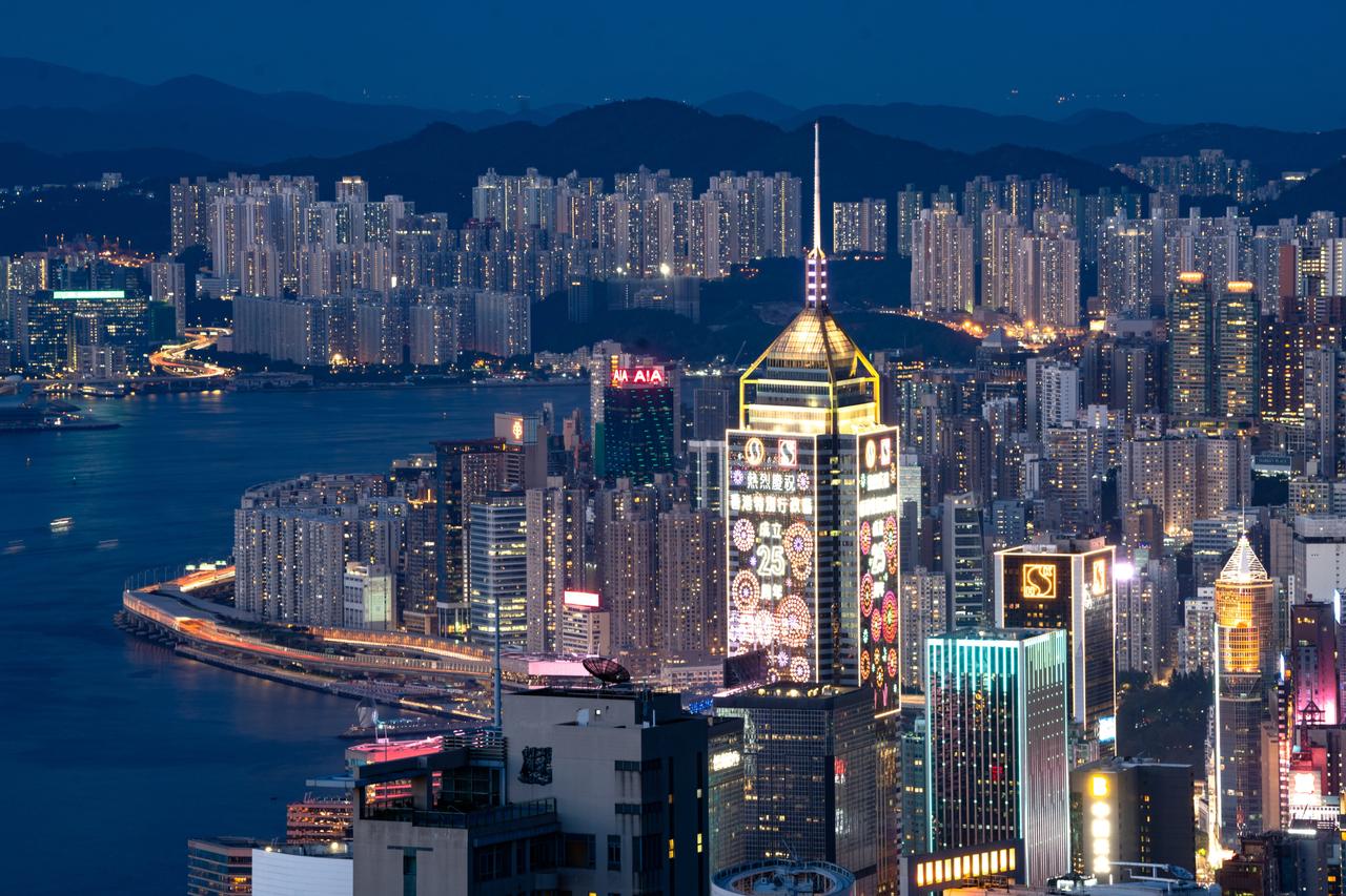 有人说，亚洲四小龙里面是不是只有香港掉队了？其实掉队的不是四小龙的任何一个，而是