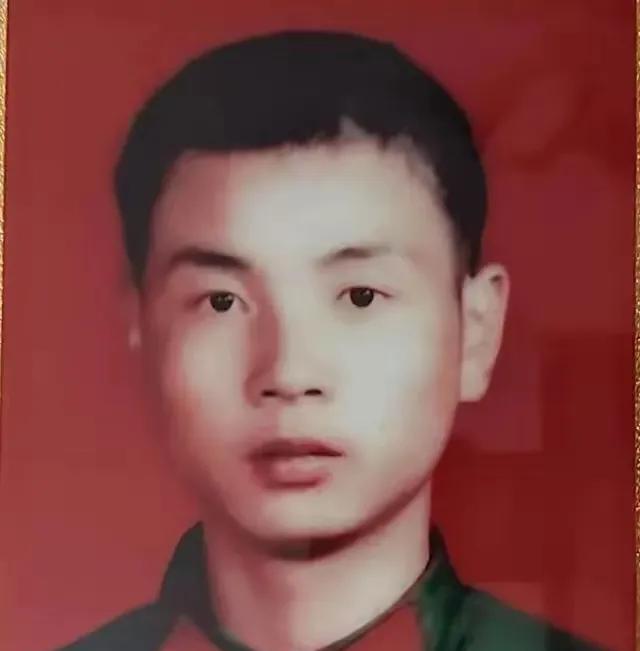 “四班全体战士，以最快的时间检查装备，二十分钟后到营地门口集合！”听到班长的这