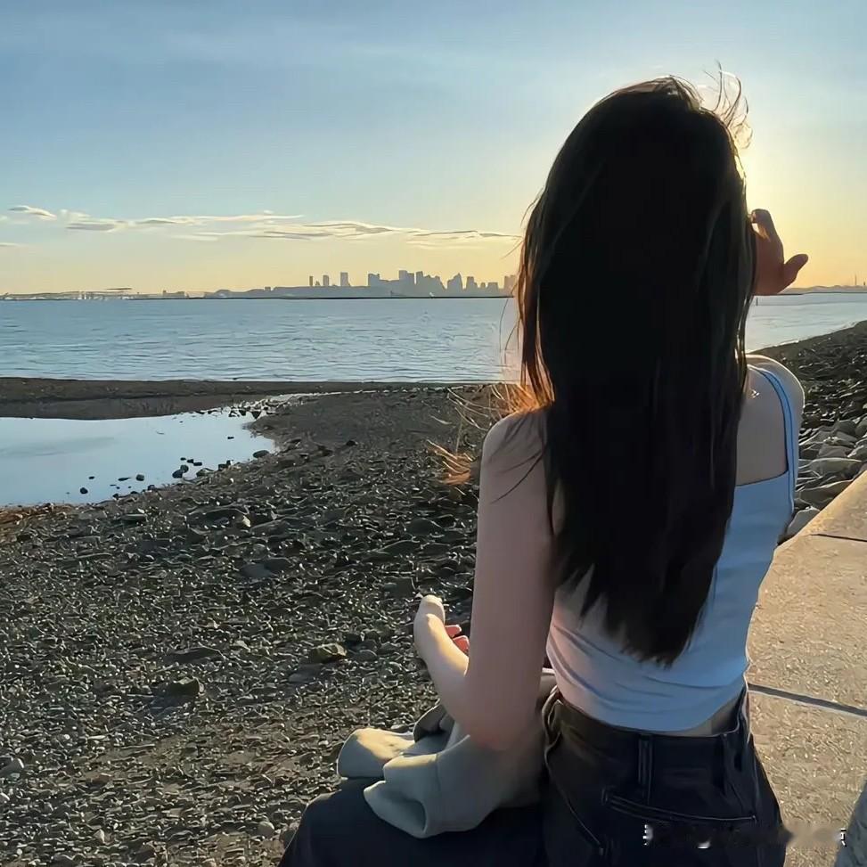 一个男人如果混到只会算计自己的女人那么你的好日子也就到头了你连跟谁亲，该