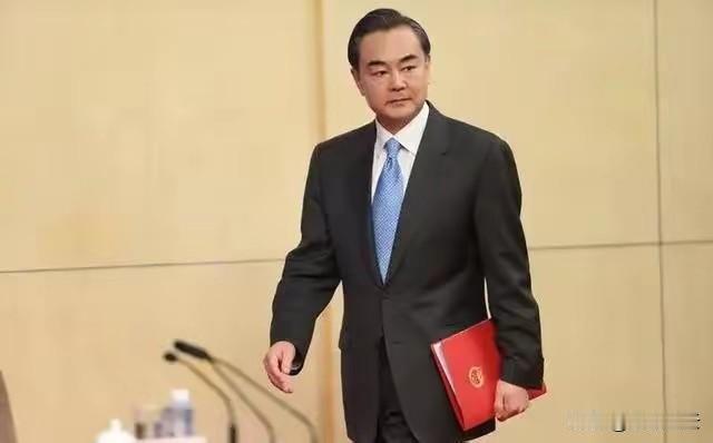 波兰，刚刚把整个欧盟，推下了悬崖！9月26号，波兰外长西科尔斯基突然发难，说中