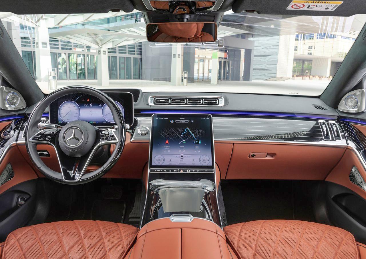 新S跟上品牌最新设计风格，内饰造型和它的电车旗舰大差不差，你喜欢新的还是旧的？（