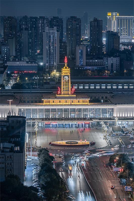同学群又开始张罗组团去长沙了，这是今年第三次了。长沙有什么好玩的，巴掌大点地方，