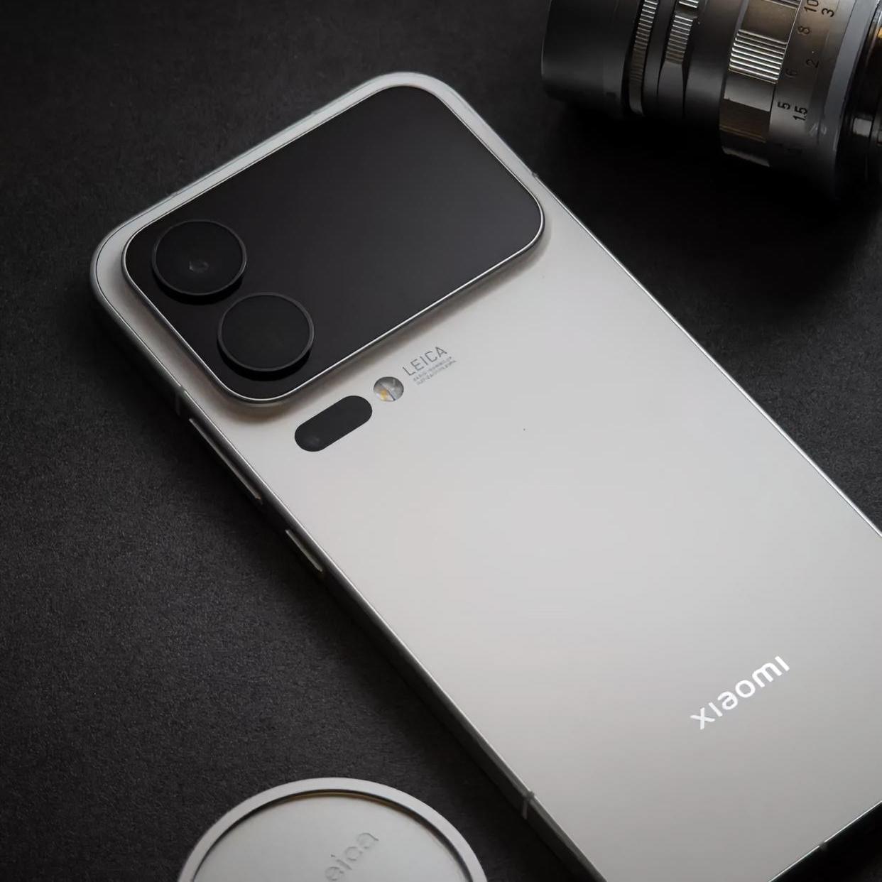 小米17Max反套路真香！砍副屏换8000mAh+直屏曲面屏误触到抓狂？