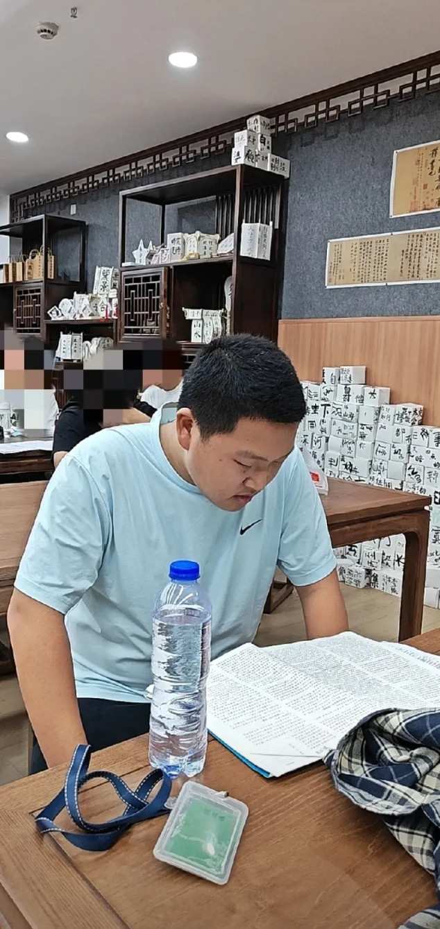 今天是江苏省2025年高考第二天，上午物理考完出来，儿子来句“物理高中三年白学了