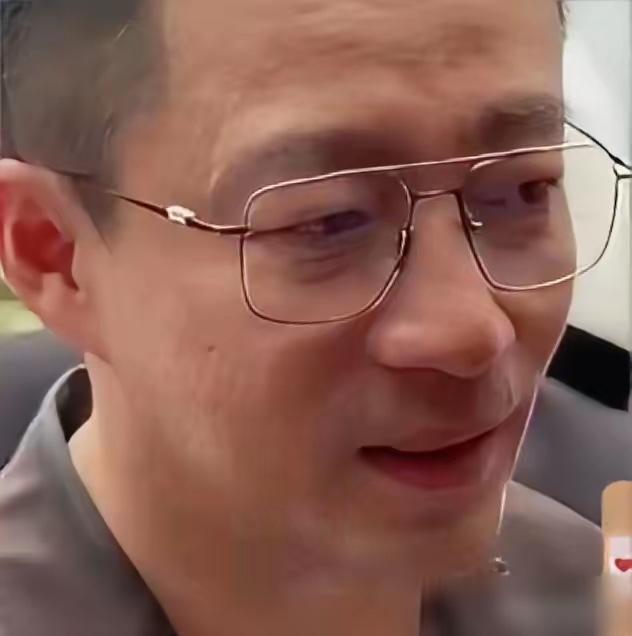 你以为汪小菲怒撕张兰，是情绪失控？我告诉你，这是一个45岁男人，在执行一场蓄谋已