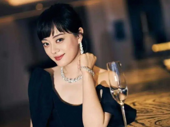 孙俪疑似全家移民伦敦肯辛顿豪宅与女儿英国夺冠有何关联