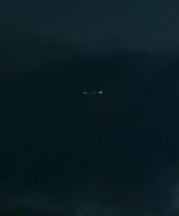 我拍到了ufo，请全网专家鉴别一下是不是真的？