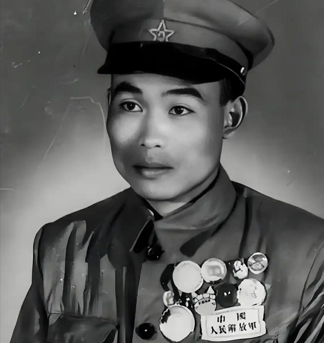 1939年，不到15岁的张英才参加八路军，一进部队就露了锋芒，上战场第一枪就打死