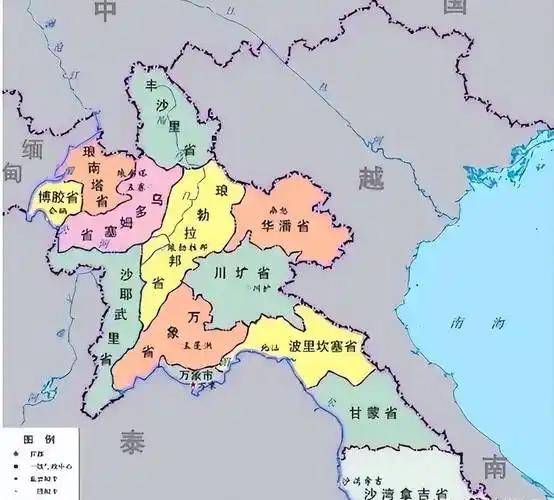 老挝首都万象选址在紧邻泰国的边境线附近，是历史传承、地理条件、政治经济发展多重因