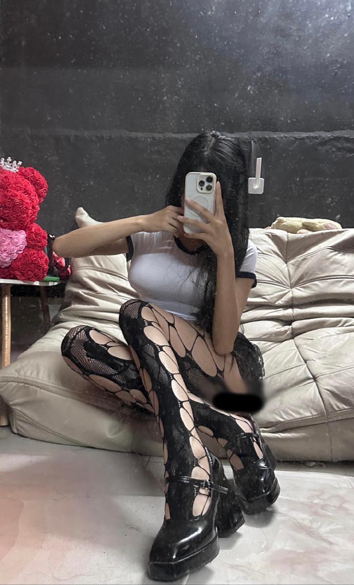 宝贝为你买的新丝袜！