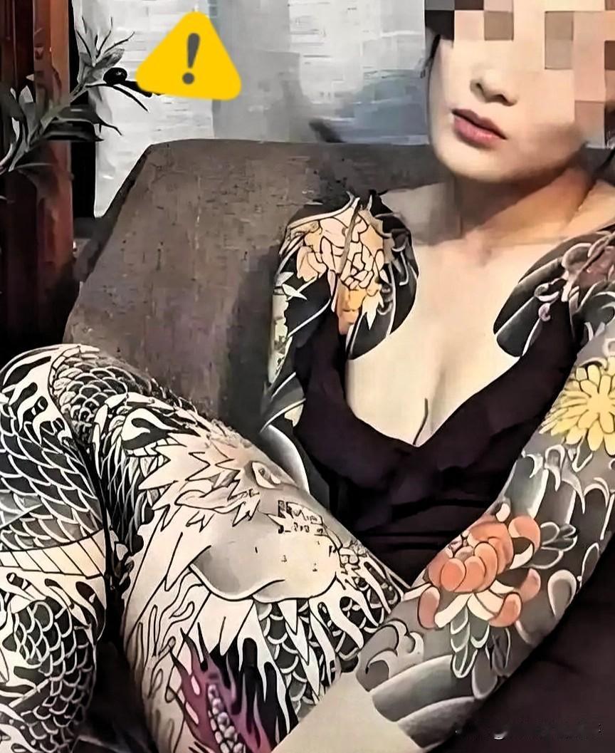 怎么想的呢？成都一名女子经闺蜜劝说！花四万元纹了全身纹身！满心觉得好