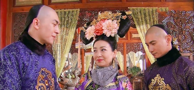 1711年，49岁的康熙传召51岁的德妃侍寝。太监愣了一下，提醒说：“主子，德妃