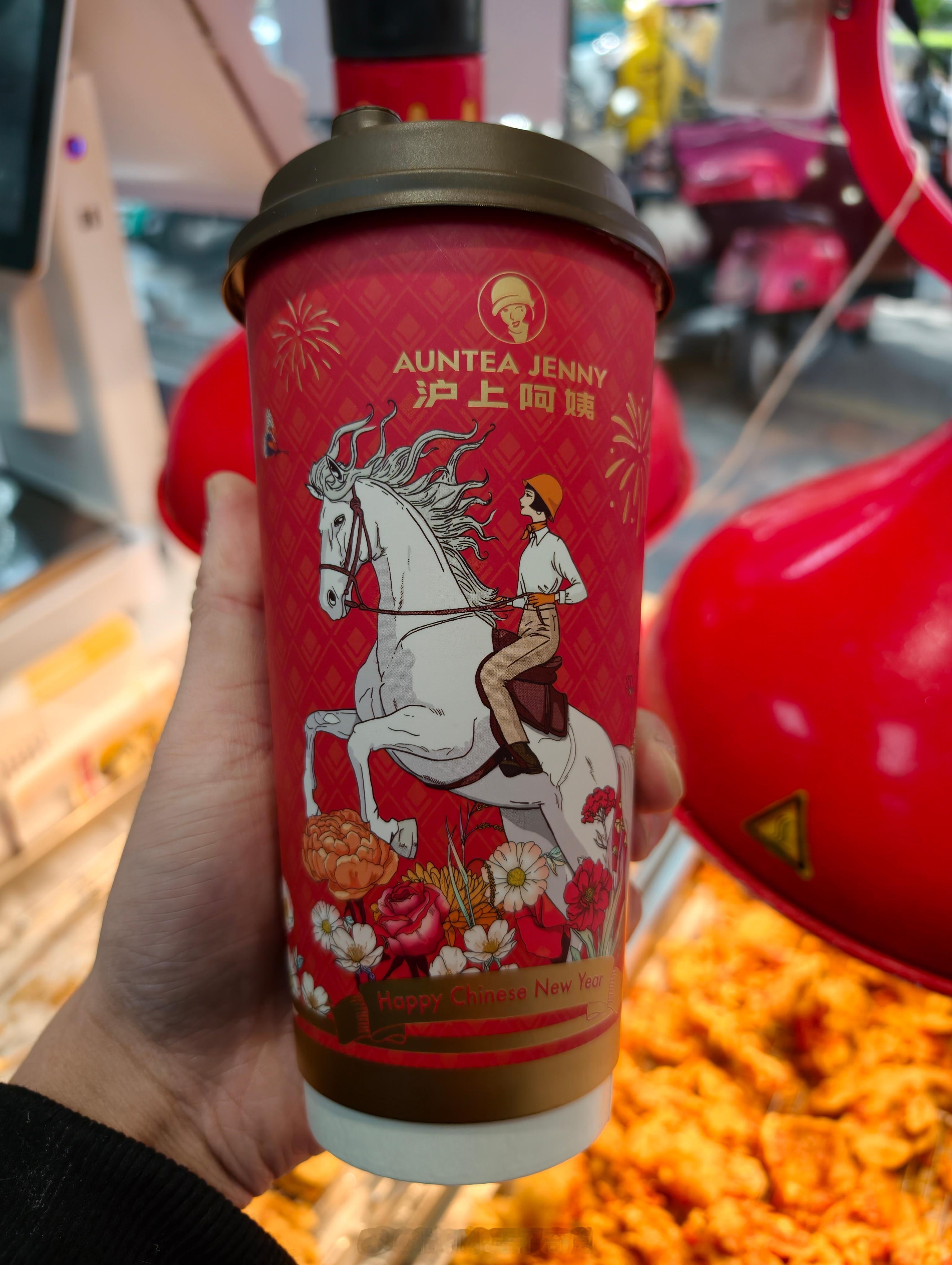 为什么奶茶封口还要盖盖子美观是一个插吸管不会撒出来