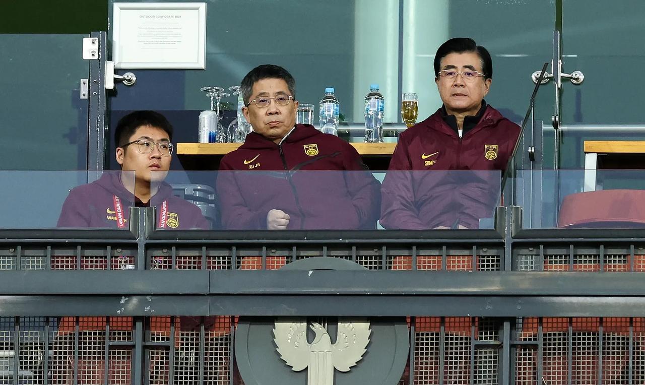 中国足协主席宋凯高高兴兴来到印尼雅加达督战，结果亲眼见证了中国国家队被淘汰出局，