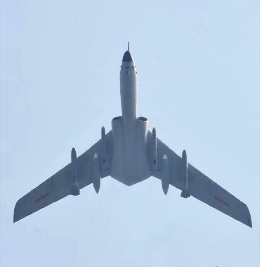 “胜利飞燕”就一H6改之前“新家伙”画的线图，大家就说有点象没有机身后部的6爷