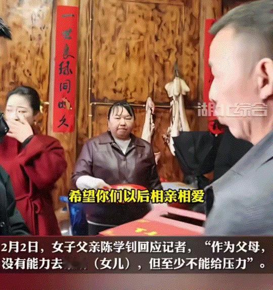 贵州铜仁，一对新人的婚礼上，岳父母在为夫妻俩送上祝福话后，又叫住女婿，起初女婿也