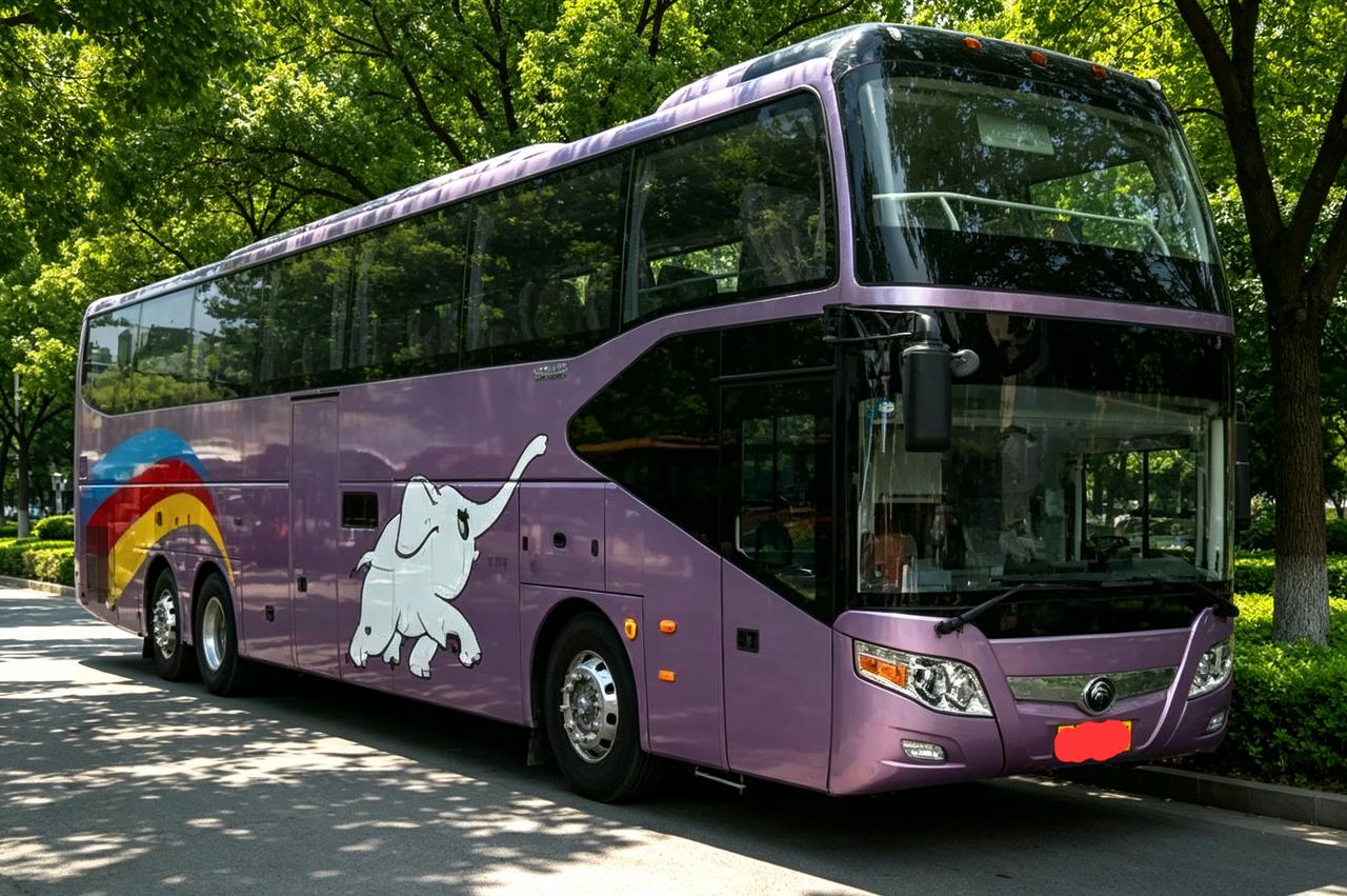 其实国内有很多客车公司，但是你们有没有发现路上跑的最多的三轴客车居然是宇通一家品