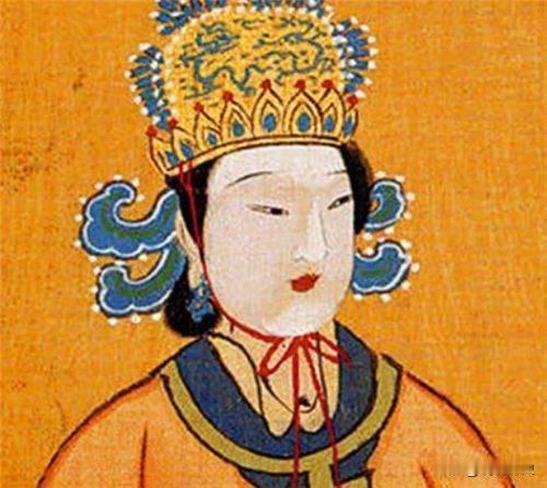 公元705年，武则天两腮微红正做着美梦，宰相张柬之一脚把门踹开，冲着她的枕边手起