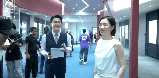 佘诗曼Man姐鲨回SNK了哈哈哈哈哈恭迎女王大人，燥候新闻女王2！这个剧组的氛