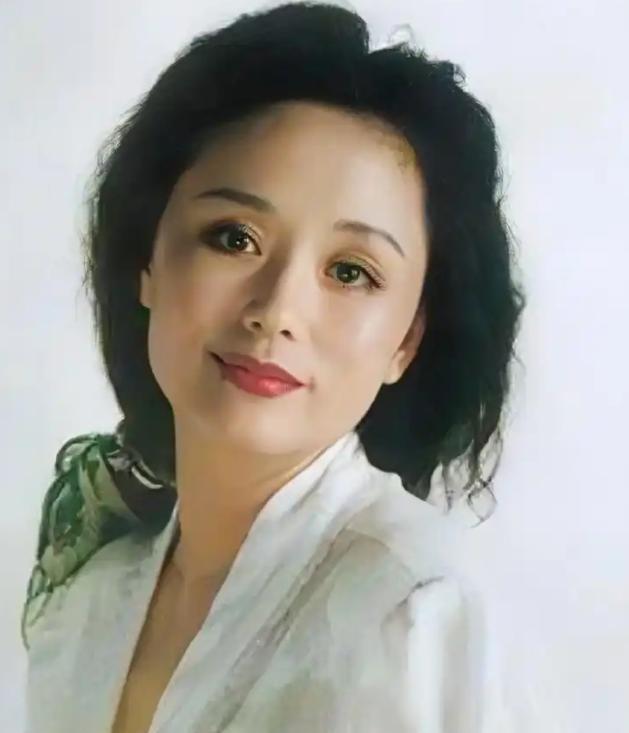 🌞1979年，饰演潘金莲的廖学秋因为拍戏，和老公分别了六个月，她归心似箭，