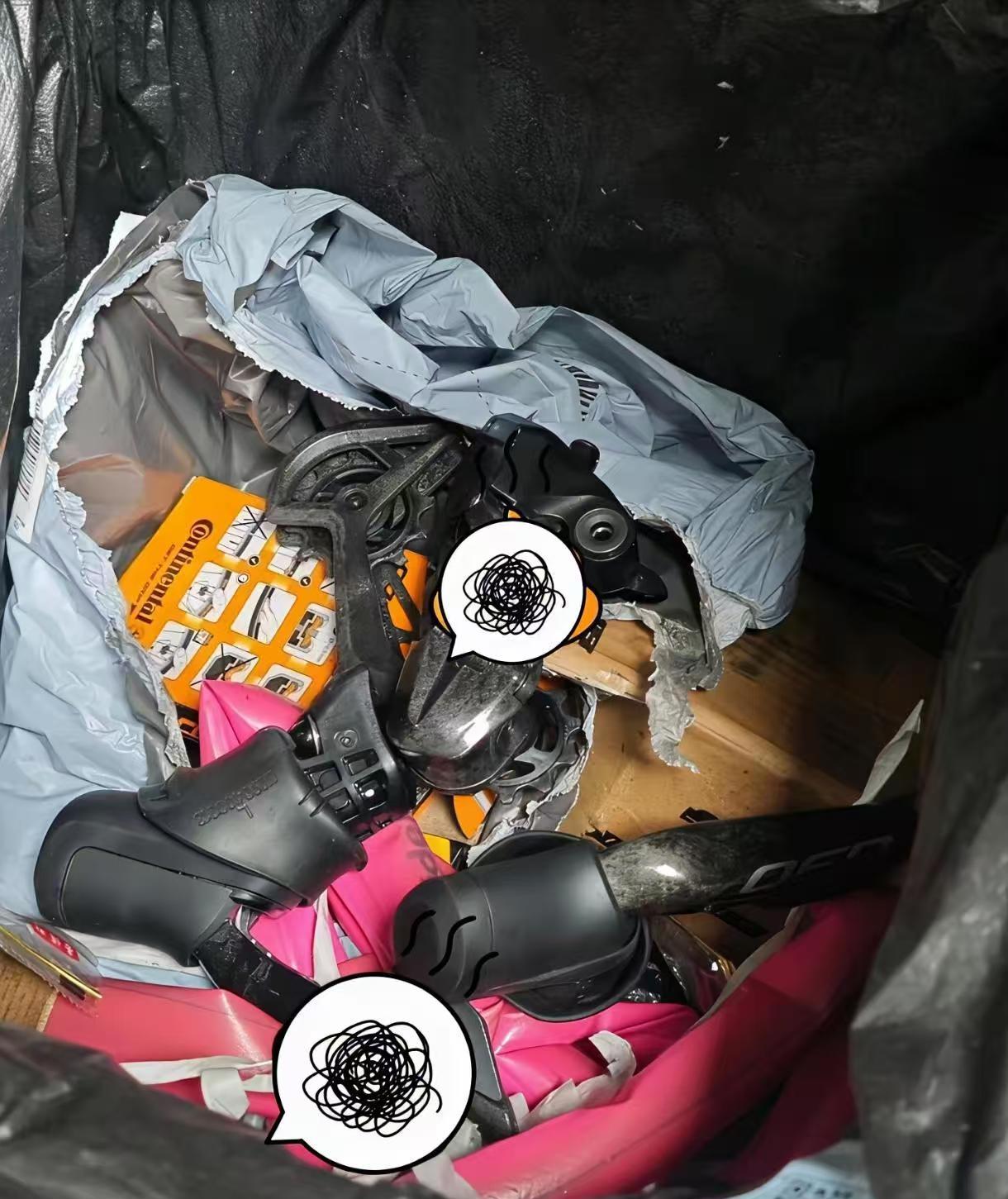 出门倒垃圾，垃圾桶里看到的，这是什么东西，看着还挺新的，为什么要扔掉？