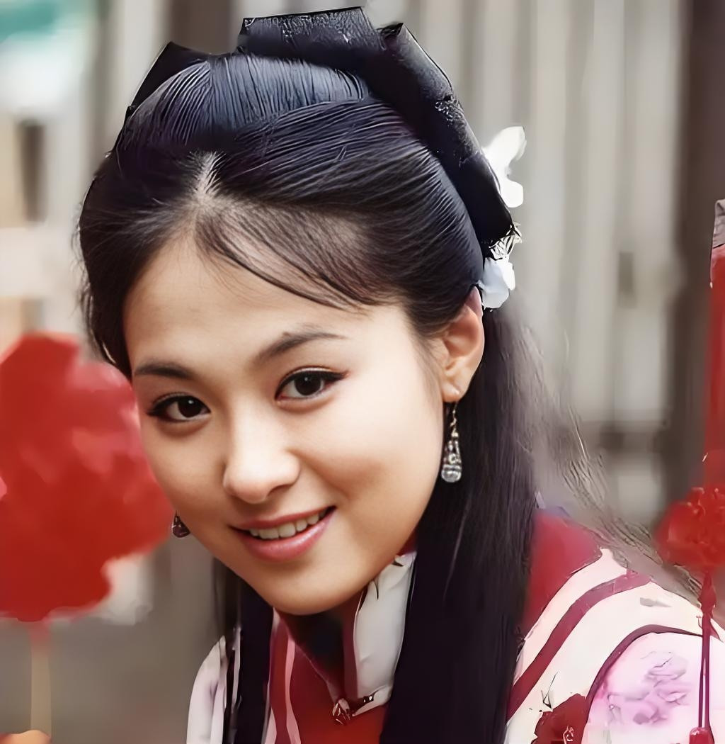 2008年，《潜伏》开拍时，沈傲君和孙红雷有一段吻戏，刚拍完，沈傲君便立马找到导