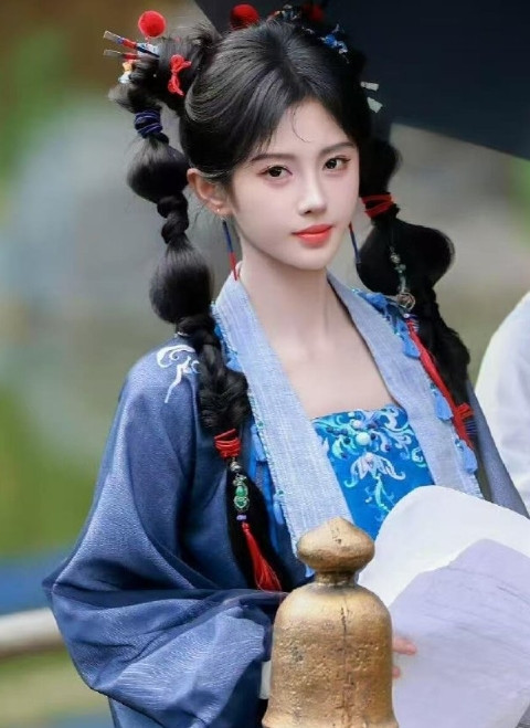 不是？当她的站姐可以这么轻松，小鞠这生图直出都没问题啊，这个路透也好可爱像个洋娃
