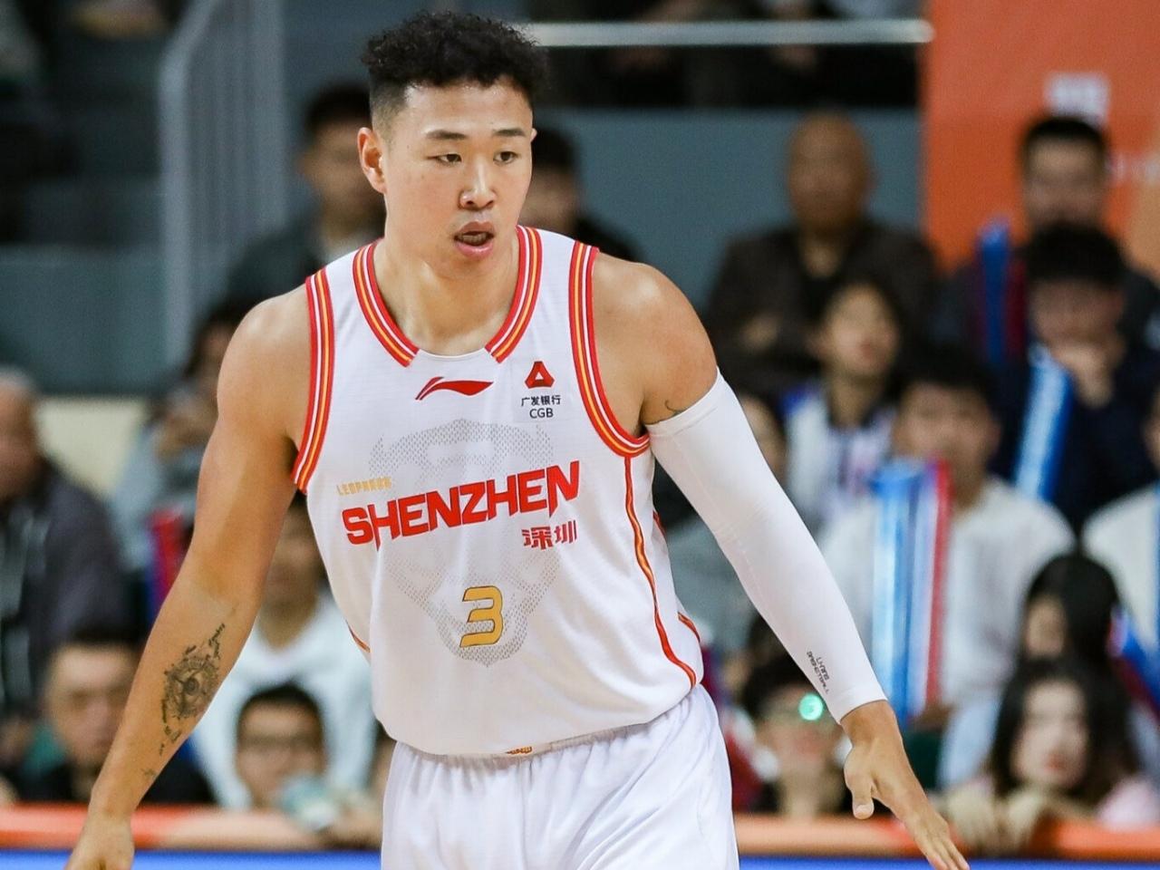 CBA签约消息：据知名篮球自媒体人导演我躺哪_basketball报道，深圳男篮