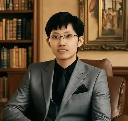 不到一年的时间，那个曾经被捧上神坛的人工智能，现在已经成了人人指责的对象。 