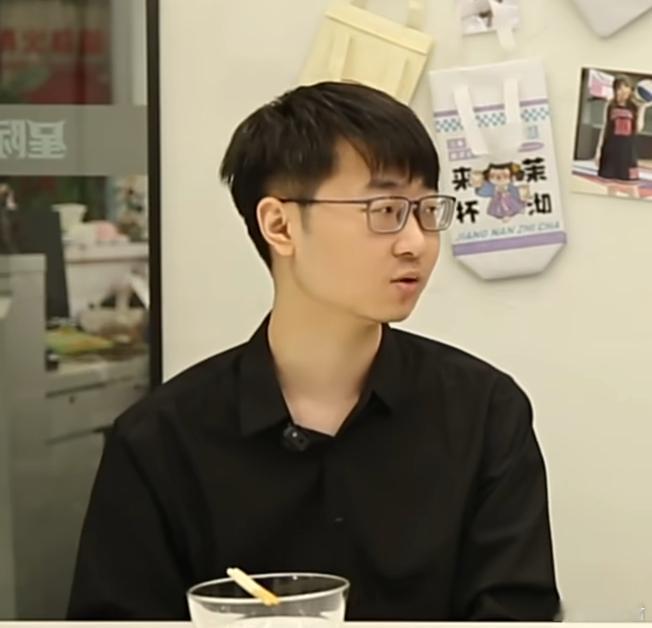 这两天融艺杯暂时搁置，枫哥鲷哥黄旭东出钱组织了训练赛，在直播中鲷哥感慨话事人不想